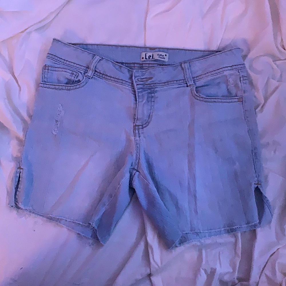 L.E.I. Light Blue Rippled Jean Shorts